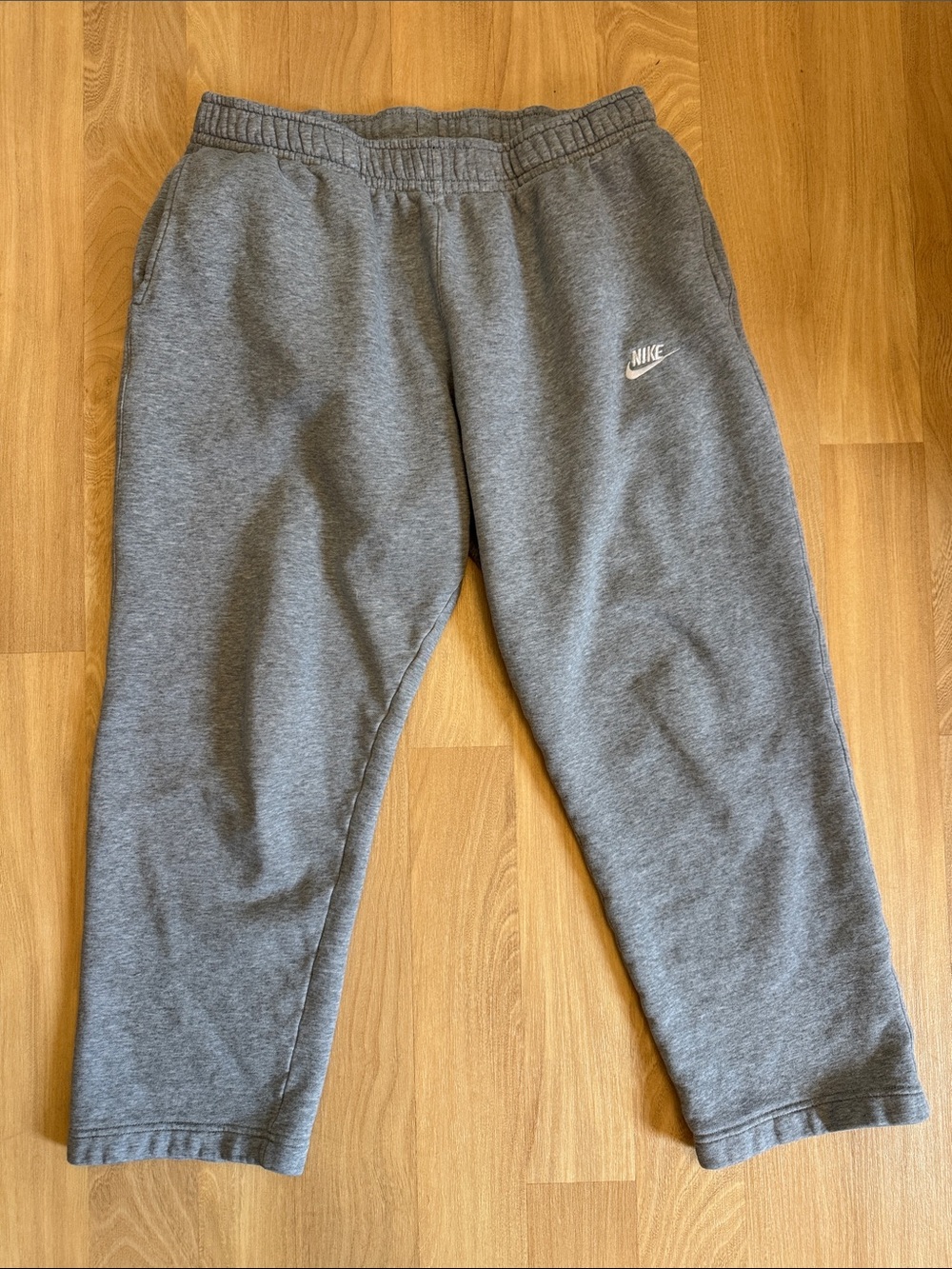 Nike Men’s Gray Logo Sweatpants Size L